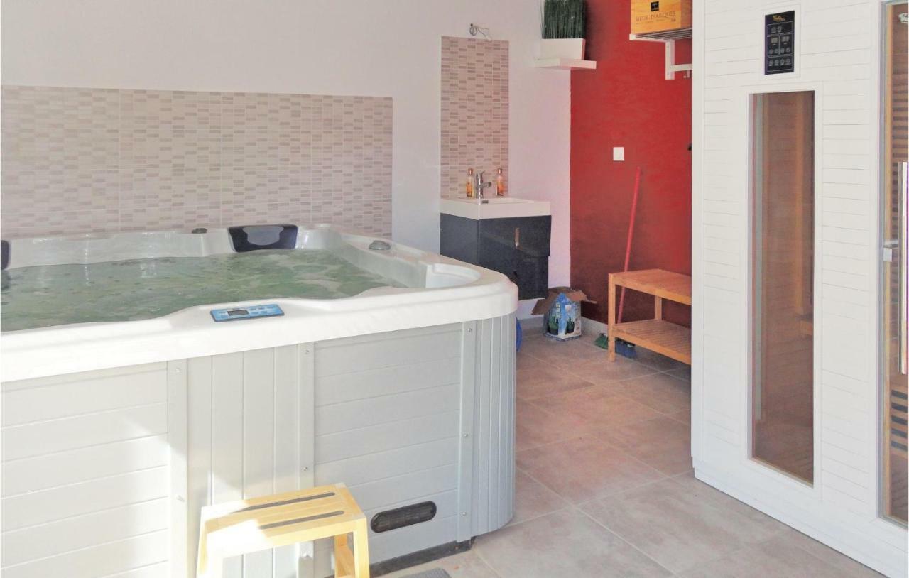 2 Bedroom Amazing Home In Нарбонн Екстер'єр фото